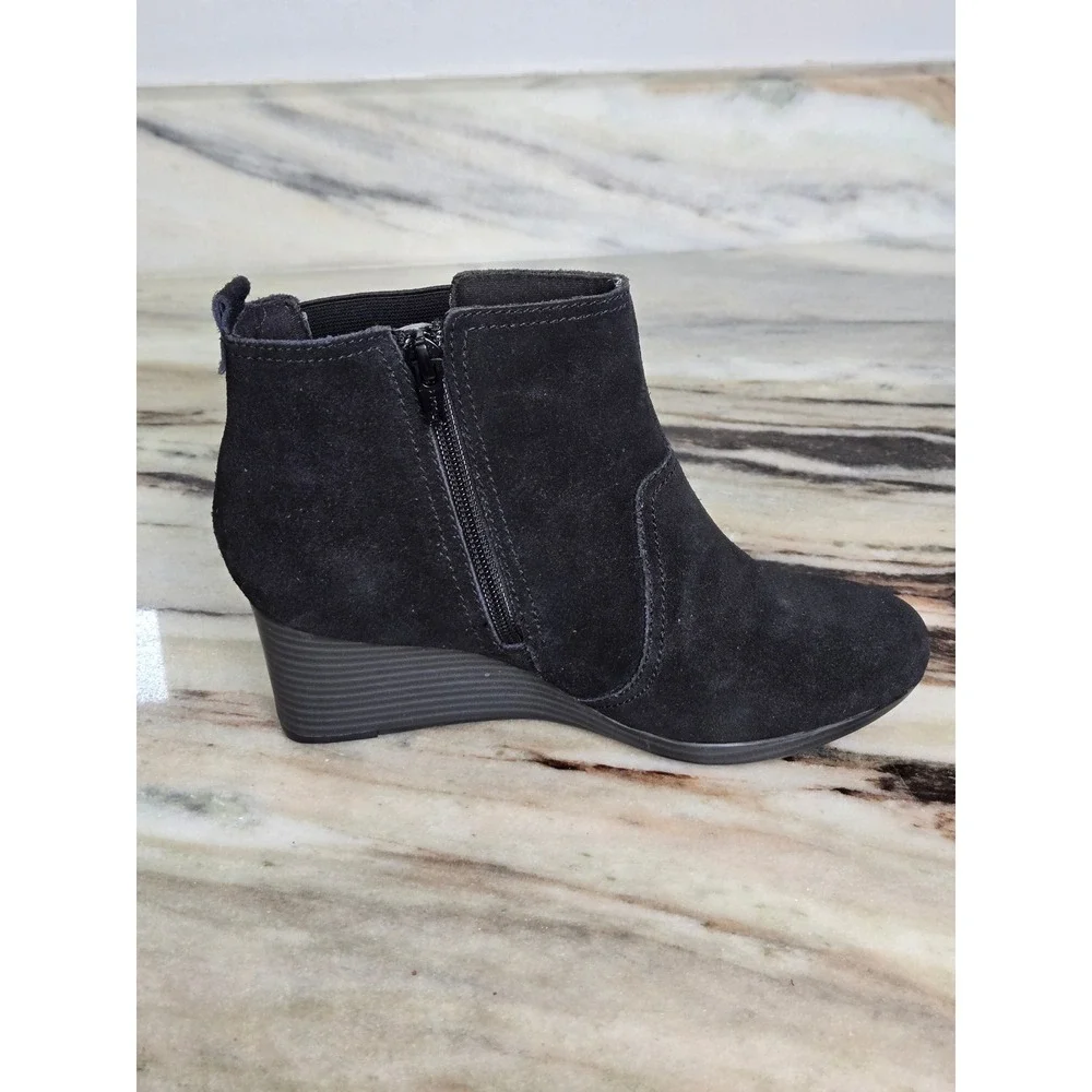 Clarks Black Suede Wedge Ankle Boots  Zip Elastic Gore Low Heel Booties size 7.5